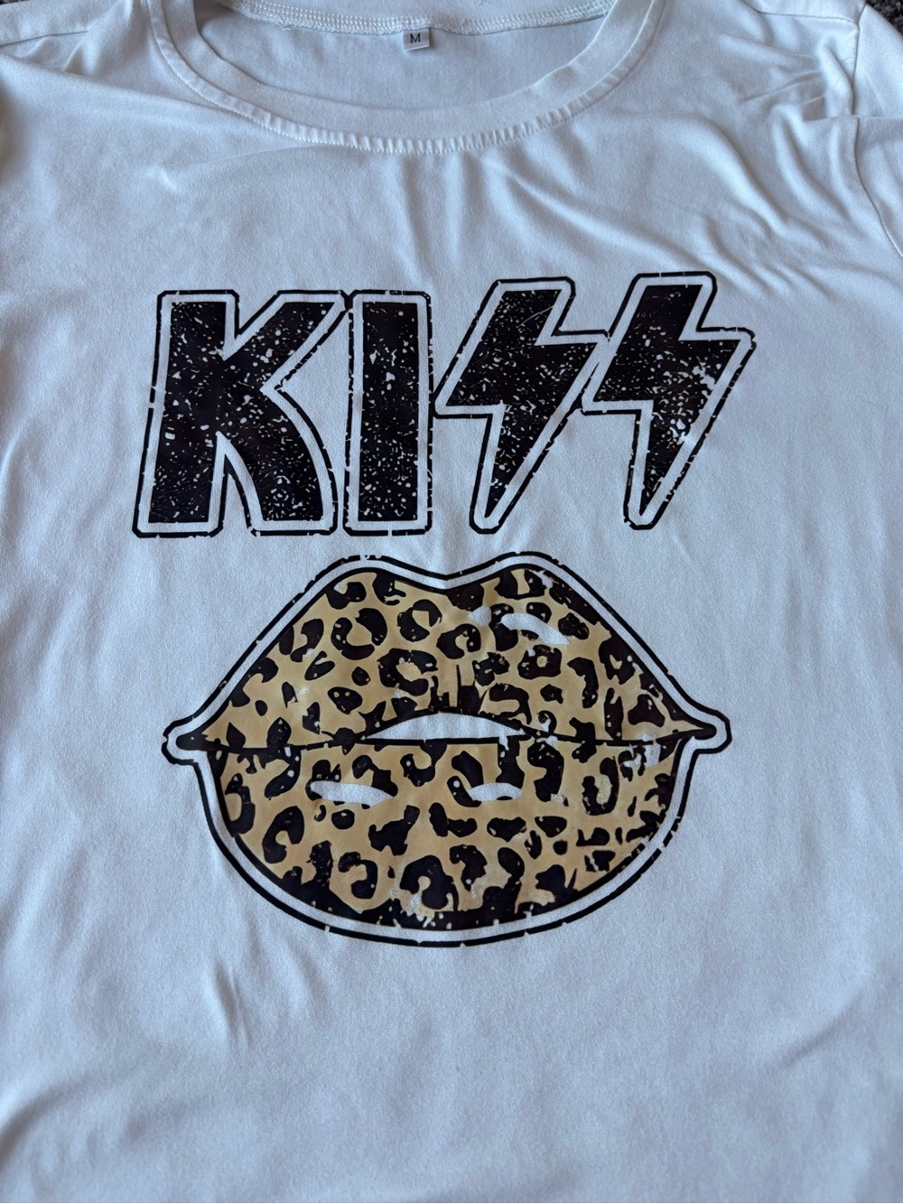 KISS Leopard Print Lips Graphic Tee White Short Sleeve Size M - Picture 2 of 3